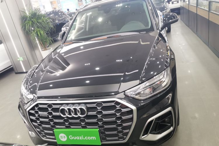 奥迪Q5L 2022款 40T 豪华动感型车身外观2