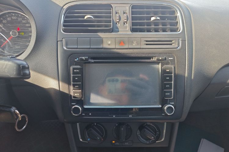 大众 Polo 2014款 1.6L 自动舒适版中控内饰16