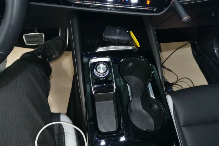 别克 2024款 昂科威S  25T 炫黑风尚版中控内饰18