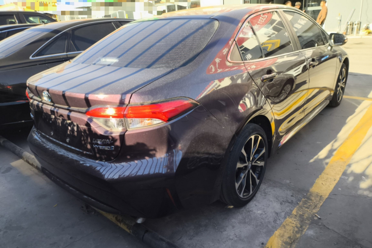 丰田 雷凌 2019款 双擎 1.8H E-CVT运动版 国VI车身外观7