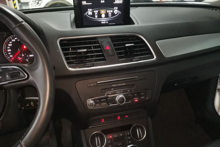 奥迪Q3 2017款 30 TFSI 时尚型中控内饰16