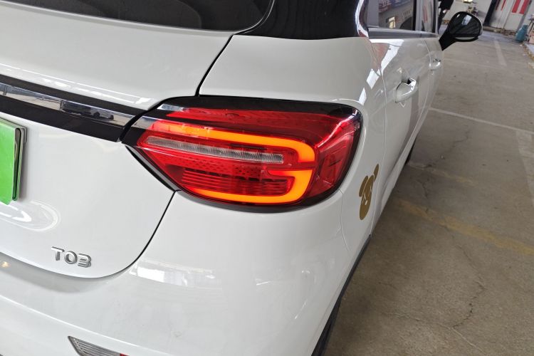 零跑汽车 零跑T03 2023款 310轻享版车身外观9