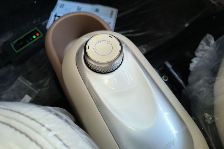 五菱汽车 宏光MINIEV 2025款 四门版 进阶款中控内饰18