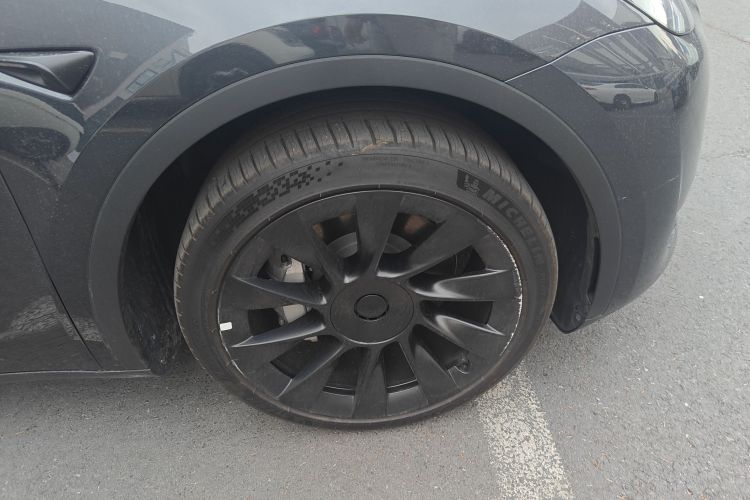 特斯拉 Model Y 2024款 后轮驱动版车身外观10