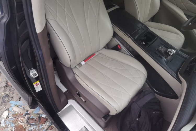 腾势D9 2022款 DM-i 970 四驱旗舰型局部细节41