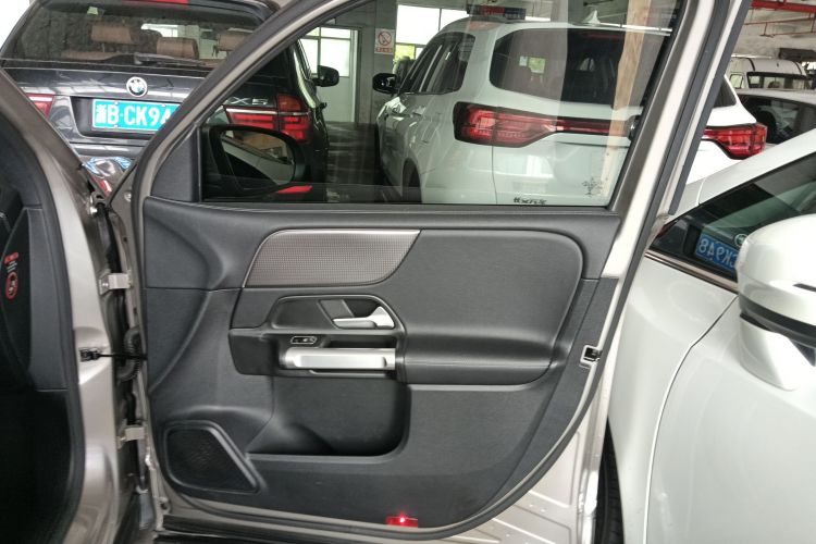 奔驰GLB 2020款 改款 GLB 200 动感型中控内饰42