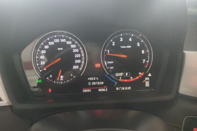 宝马X2 2021款 改款 xDrive25i 曜夜版中控内饰14