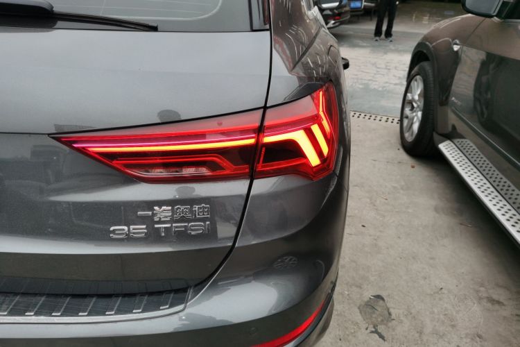 奥迪Q3 2019款 35 TFSI 时尚动感型车身外观9