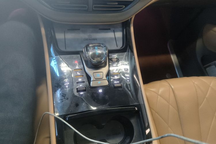 腾势D9 2022款 DM-i 970 四驱尊荣型局部细节18