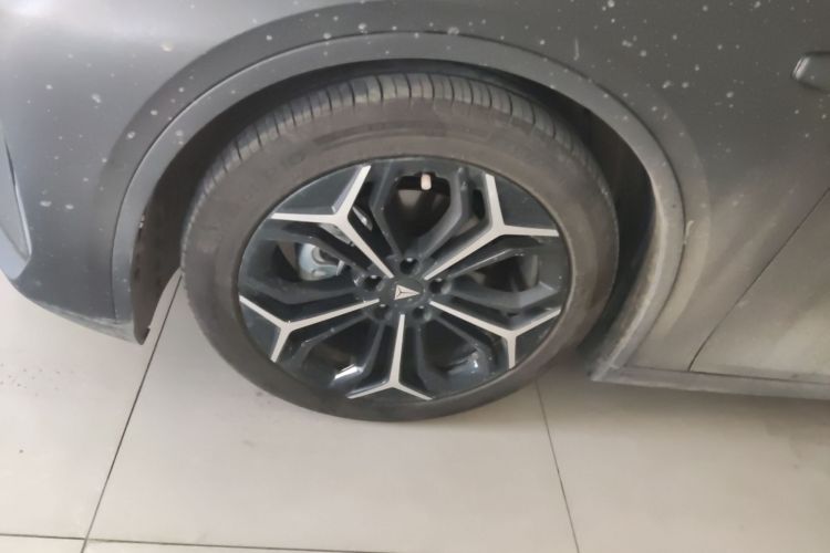 深蓝汽车 深蓝L07 2025款 300Ultra乾崑智驾ADS SE增程版车身外观6007