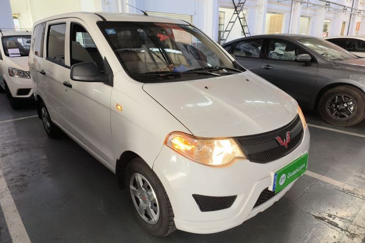 五菱汽车 五菱宏光 2015款 1.2L S 基本型国V车身外观3