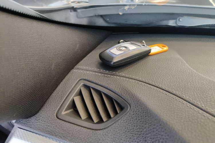 宝马3系GT 2019款 320i M运动型中控内饰11