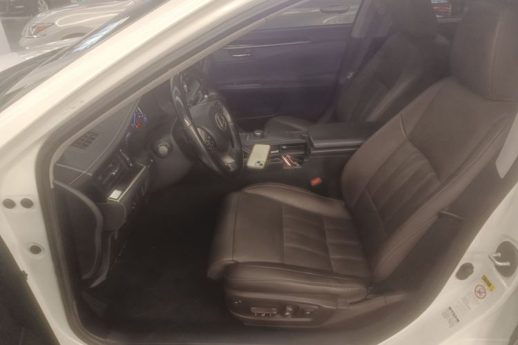 雷克萨斯ES 2017款 200 30周年纪念版中控内饰19