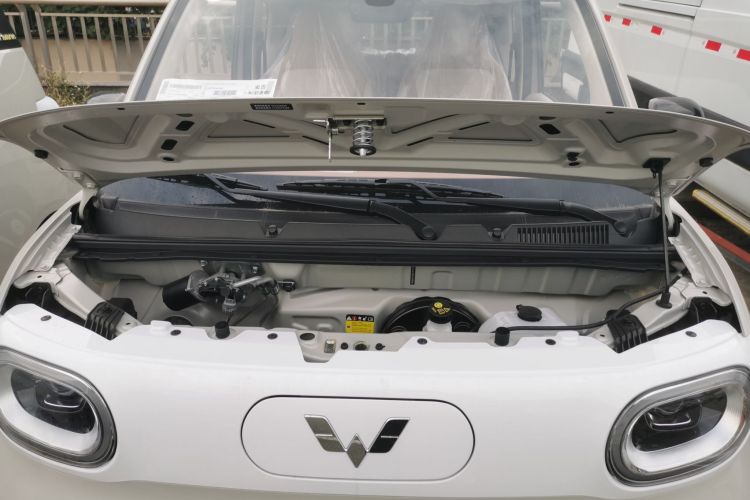 五菱汽车 宏光MINIEV 2024款 第三代 215km 青春版机舱底盘24