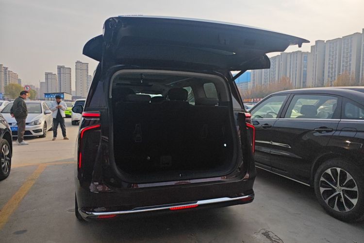 上汽大通MAXUS 大通G90 2022款 2.0T 星云七座版机舱底盘23