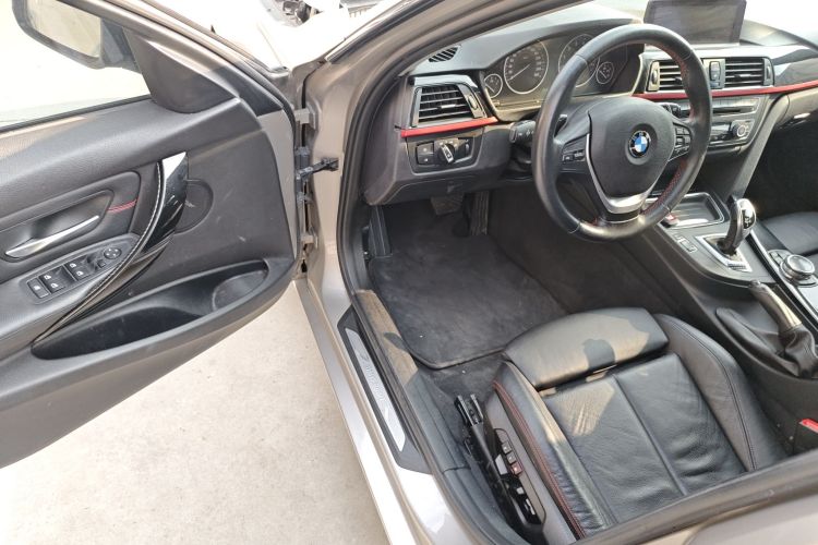 宝马3系 2014款 320i 运动设计套装中控内饰20