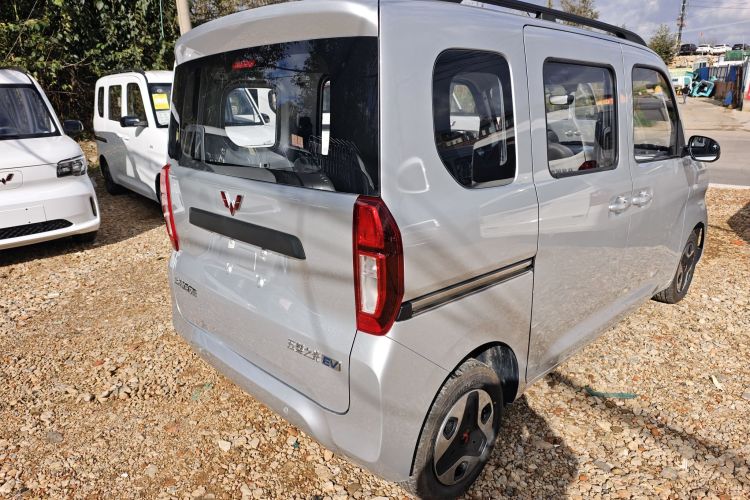 五菱汽车 五菱之光新能源 2025款 201km 舒适型车身外观6005