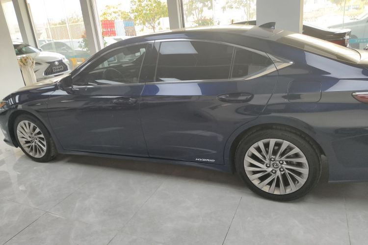 雷克萨斯ES 2020款 300h 行政版车身外观4