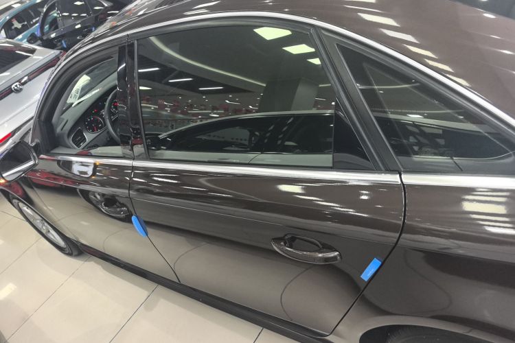 奥迪A4L 2016款 30 TFSI 典藏版 自动舒适型车身外观4