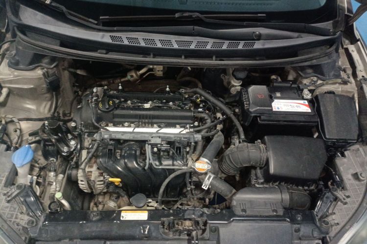 现代 朗动 2015款 1.6L 手动领先型机舱底盘24