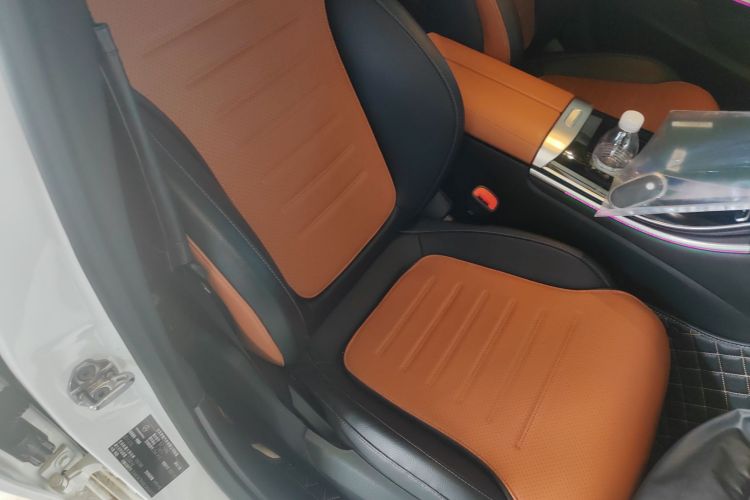 奔驰C级 2022款 C 260 L 皓夜运动版局部细节41