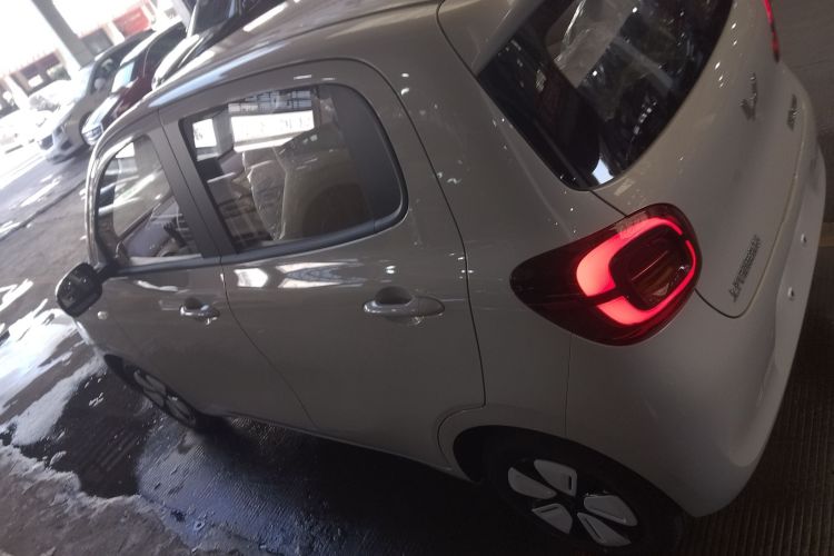 五菱汽车 宏光MINIEV 2025款 四门版 进阶款车身外观4