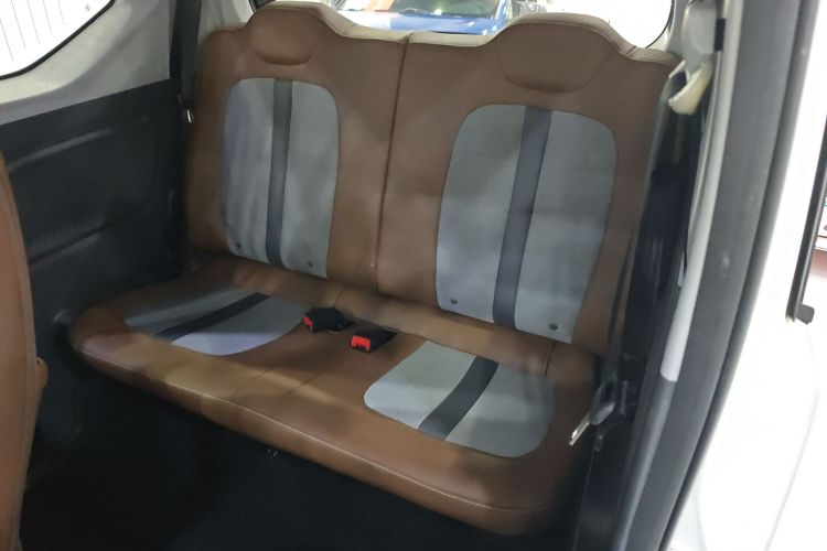 五菱汽车 宏光MINIEV 2022款 GAMEBOY 200km 玩咖款 磷酸铁锂中控内饰7004