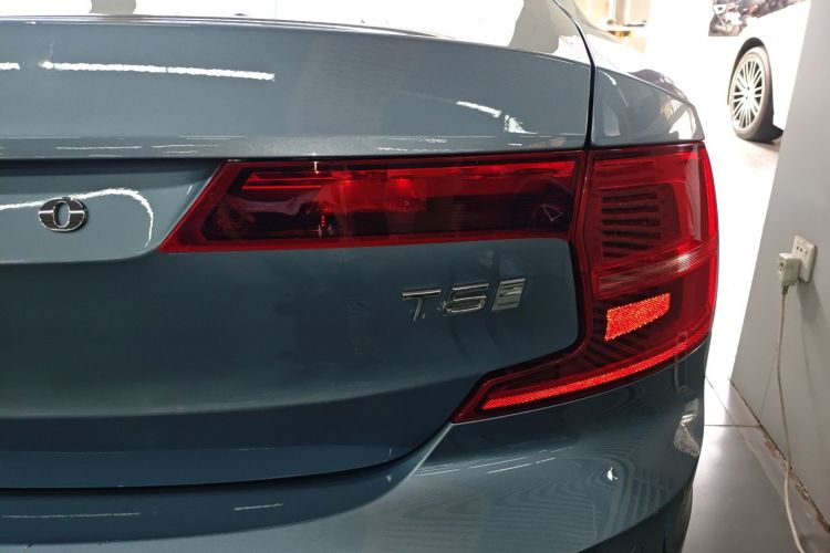沃尔沃S90 2020款 T5 智逸豪华版车身外观9