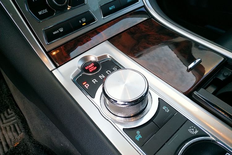 捷豹XF 2014款 XF 2.0T 豪华版中控内饰18