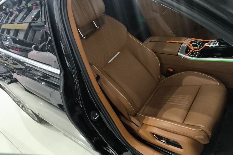 红旗H9 2020款 改款 2.0T 智联旗畅版局部细节41