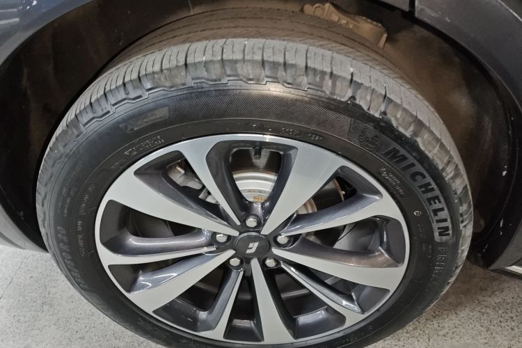 理想汽车 理想ONE 2020款 增程6座版车身外观6008