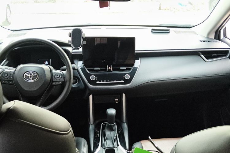 丰田 卡罗拉锐放 2023款 2.0L 精英版中控内饰12