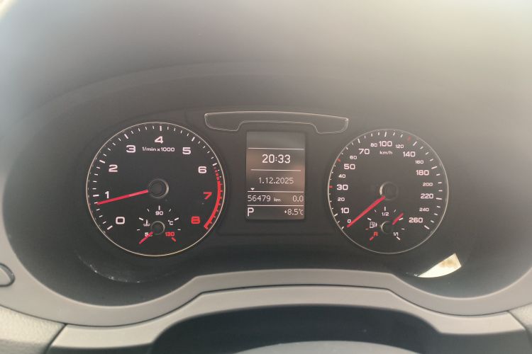 奥迪Q3 2018款 30周年年型 35 TFSI 时尚型中控内饰14