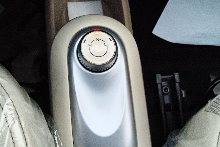 五菱汽车 宏光MINIEV 2025款 四门版 进阶款中控内饰18