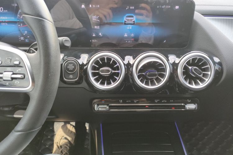 奔驰GLA 2020款 GLA 200中控内饰16