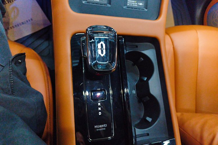 鸿蒙智行 问界M7 2024款 1.5T 智驾四驱Ultra版 6座中控内饰18