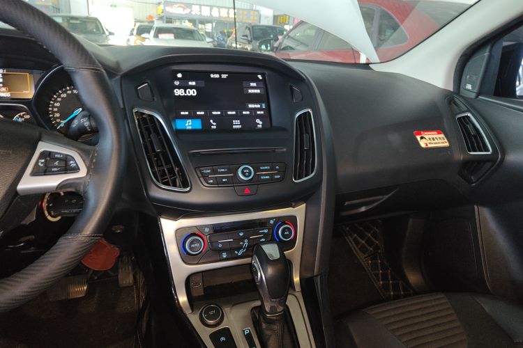 福特 福克斯 2018款 三厢经典 EcoBoost 180 自动精英型中控内饰16