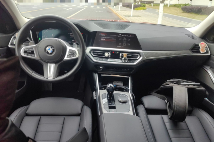 宝马3系 2020款 改款 325i M运动曜夜套装中控内饰12