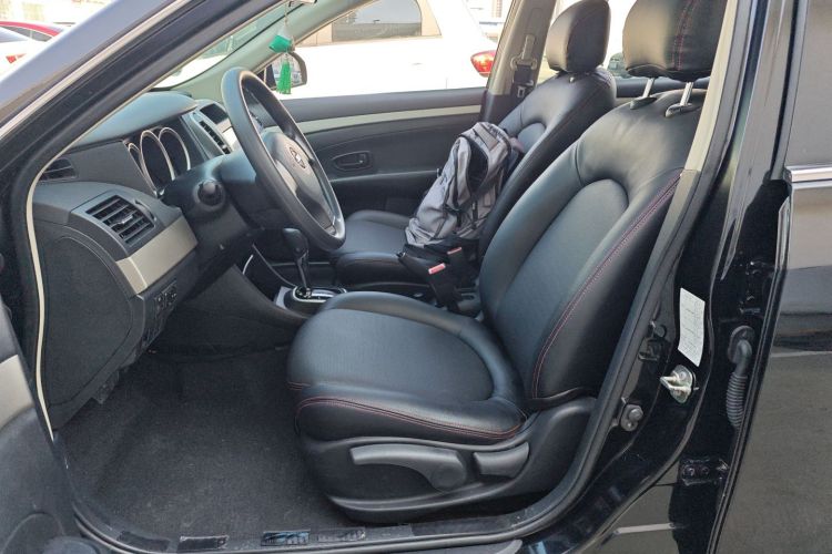 日产 轩逸 2019款 经典 1.6XE+ CVT智联领先版中控内饰19