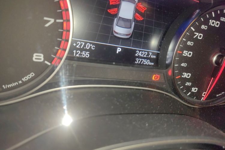 奥迪A6L 2018款 30周年年型 45 TFSI quattro 运动型中控内饰15