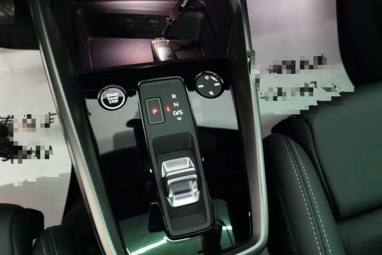 奥迪A3 2024款 A3L Limousine 35 TFSI 时尚运动型中控内饰18