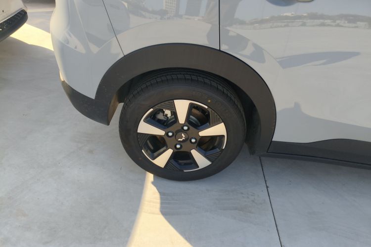 五菱汽车 五菱缤果PLUS 2024款 401km 五座版车身外观6008