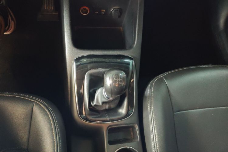 起亚K3 2016款 1.6L 手动GL中控内饰18