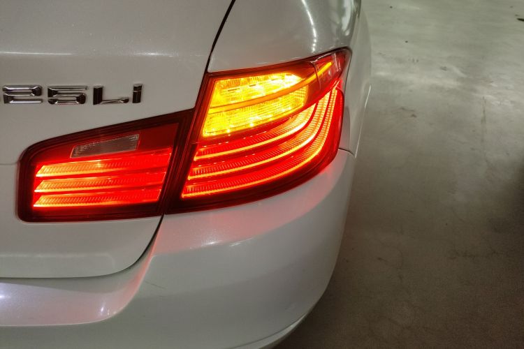 宝马5系 2014款 525Li 领先型车身外观6006