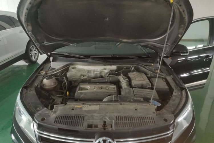 大众 Tiguan 2016款 2.0TSI 四驱标准型机舱底盘24
