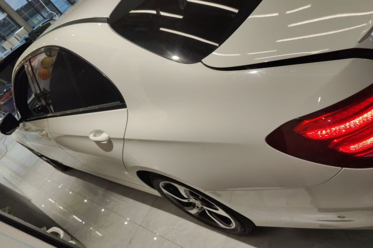 奔驰E级 2017款 E 200 运动型车身外观4