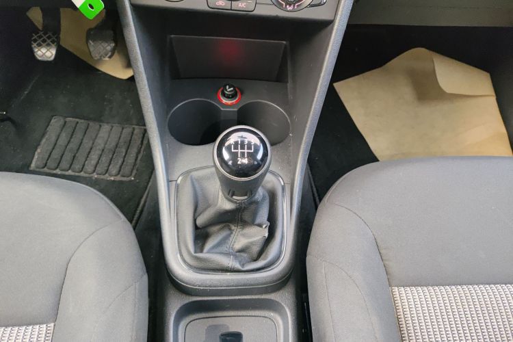 大众 Polo 2014款 1.4L 手动风尚版中控内饰18