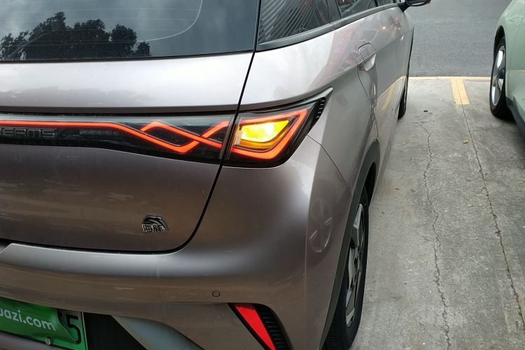 比亚迪 海豚 2021款 405km 时尚版车身外观9