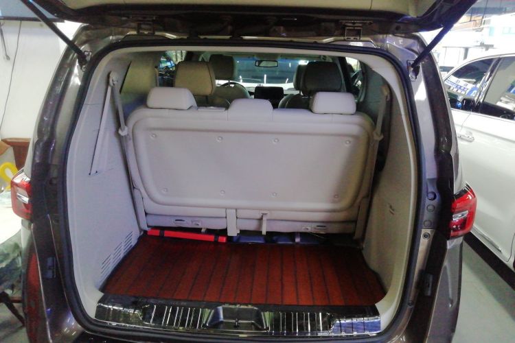 别克GL8 2022款 陆上公务舱 652T 豪华型机舱底盘23