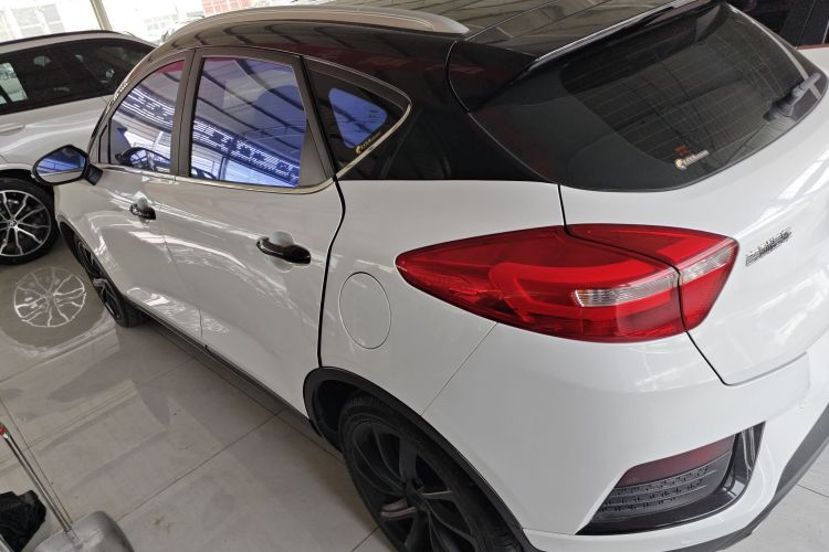 吉利汽车 帝豪GS 2016款 优雅版 1.3T 自动臻尚型车身外观6003